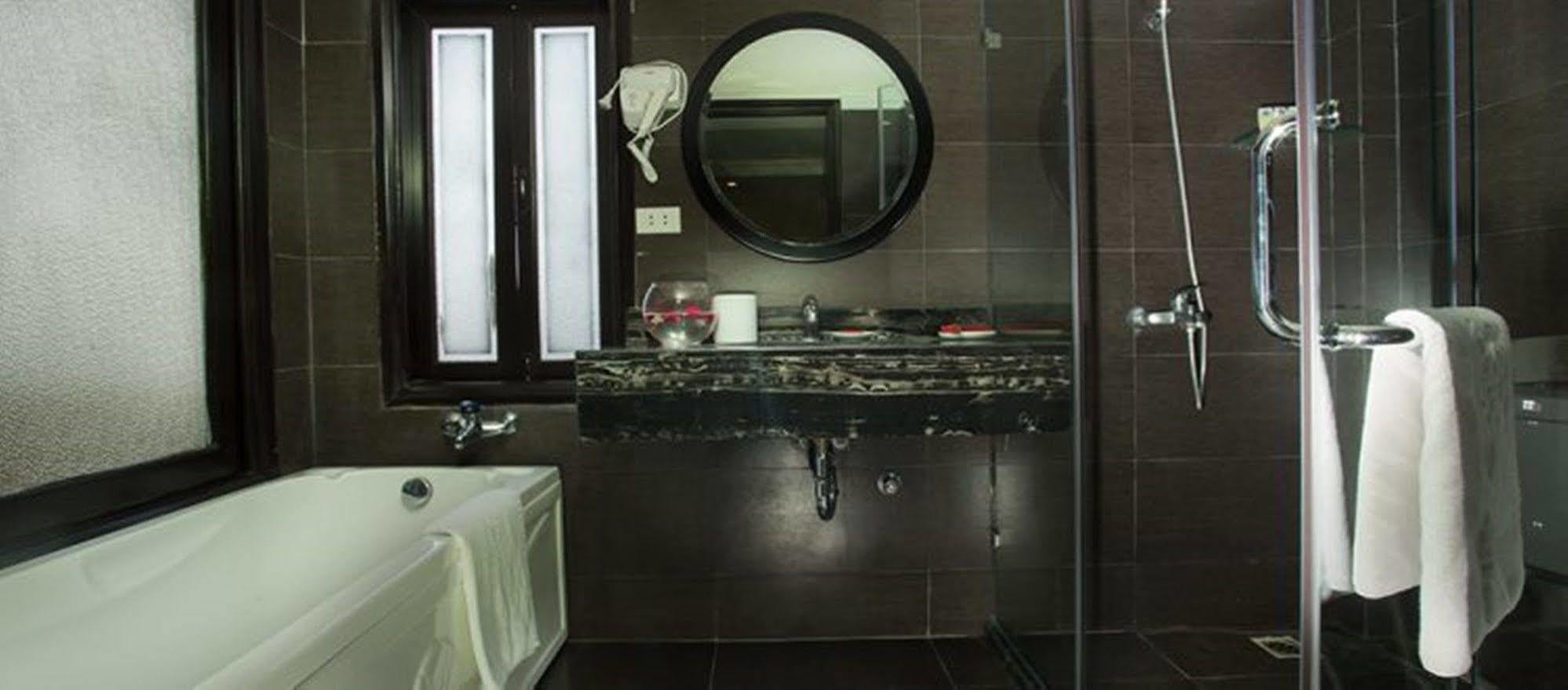 La Sante Hotel & Spa Hanoi Buitenkant foto